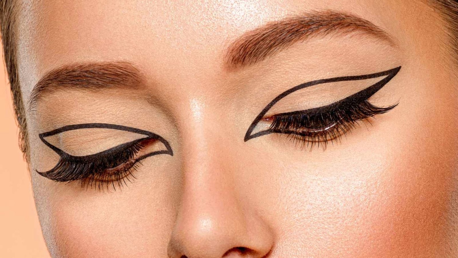 What is Graphic Eyeliner