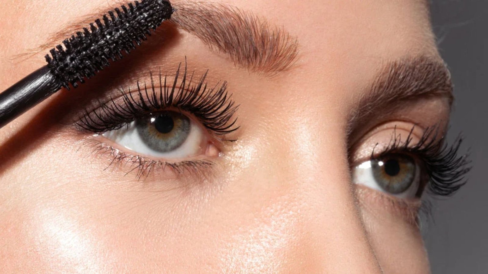 Can You Put Mascara on Eyelash