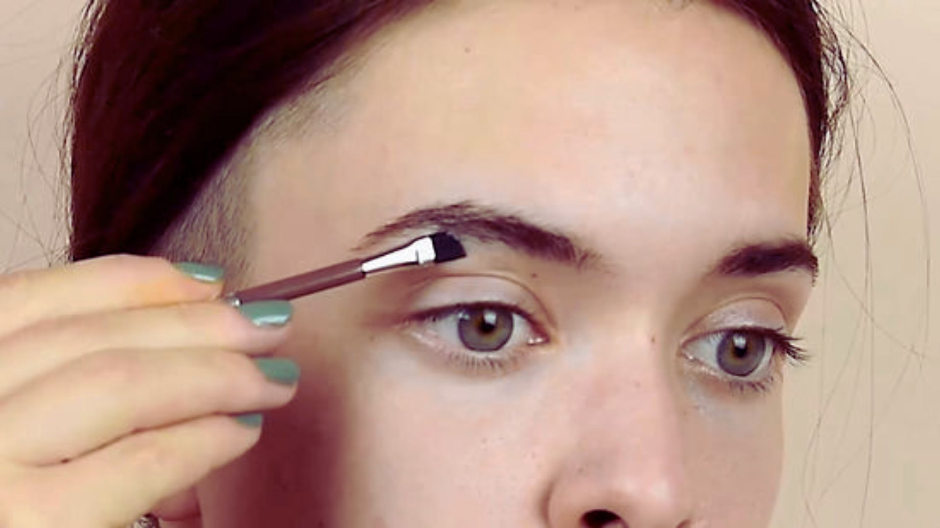 Step-by-step guide on achieving a perfect brow arch with tools and techniques illustrated.