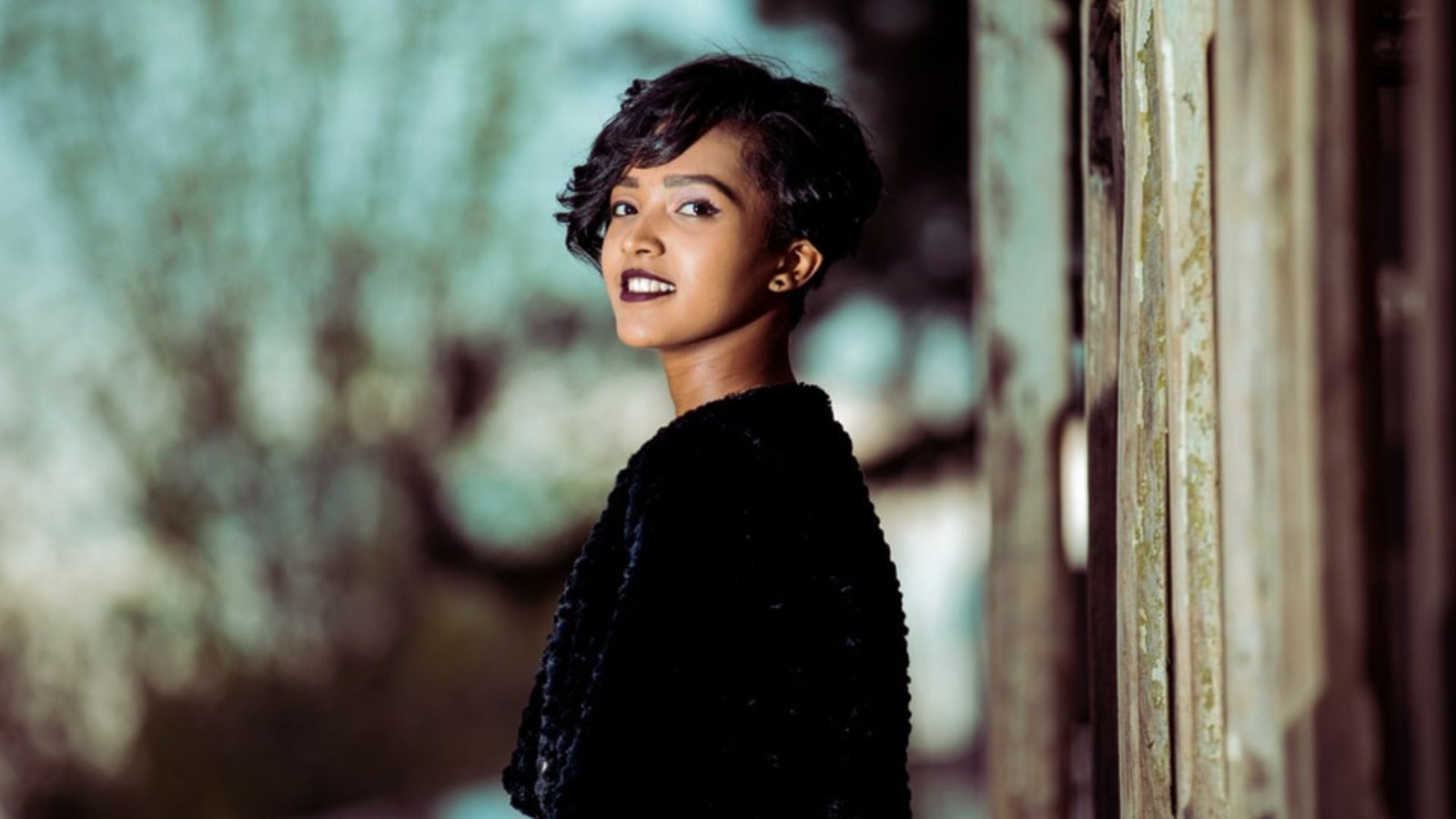 Makeup and Fashion for Cool Dark Skin
