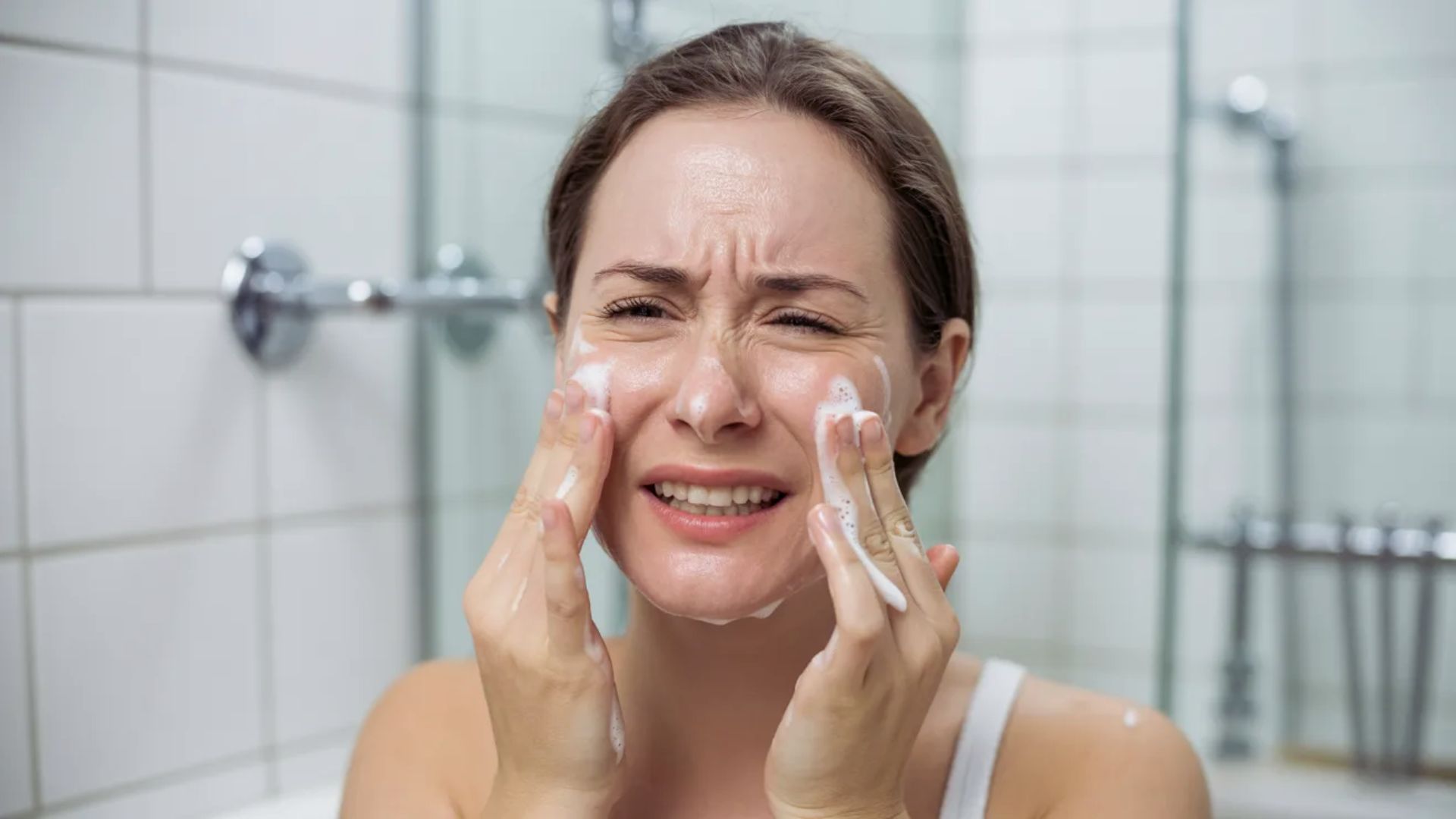 Common Causes of Facial Burning When Washing